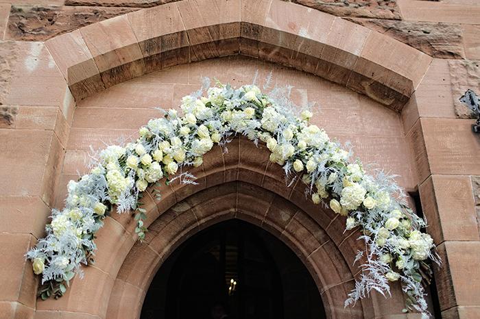 Wedding Flowers Cheshire: Lesley Meredith Photography Peckforton Castleg
