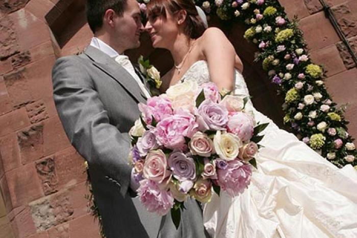 Wedding Flowers Cheshire: Creative Wedding Photography